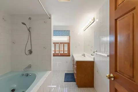 Bath - 114 Conant St, Beverly, MA 01915 photo 3 of 3