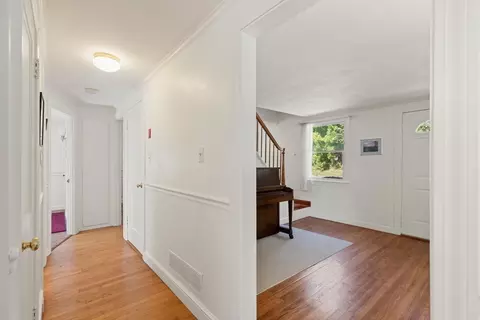 Entry Way - 114 Conant St, Beverly, MA 01915 photo 3 of 4