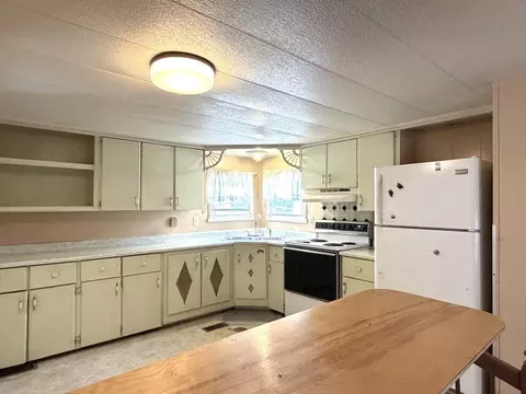 45 Puffin Dr, Chicopee, MA 01020 photo 14