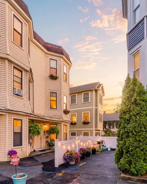 20 Atwood Sq #5, Jamaica Plain, MA 02130