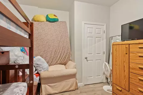 Bedroom - 17 Winthrop St, Worcester, MA 01604 photo 8 of 9