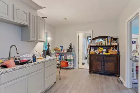 Entry Way - 17 Winthrop St, Worcester, MA 01604 photo 1 of 1