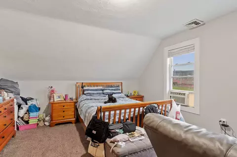 Bedroom - 17 Winthrop St, Worcester, MA 01604 photo 1 of 9
