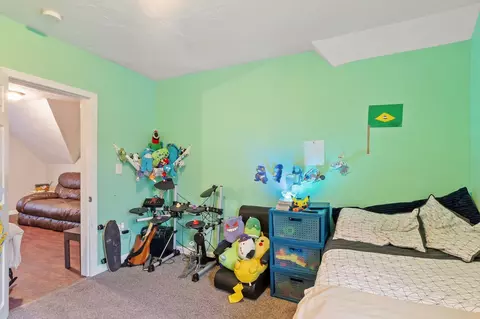 Bedroom - 17 Winthrop St, Worcester, MA 01604 photo 3 of 9