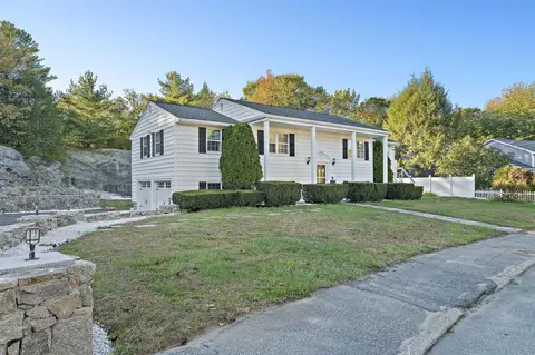 32 Tamburlane Rdg, Weymouth, MA 02190