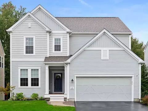 33 Skyhawk Cir, Weymouth, MA 02190