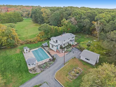 74 Little River Rd, Dartmouth, MA 02748