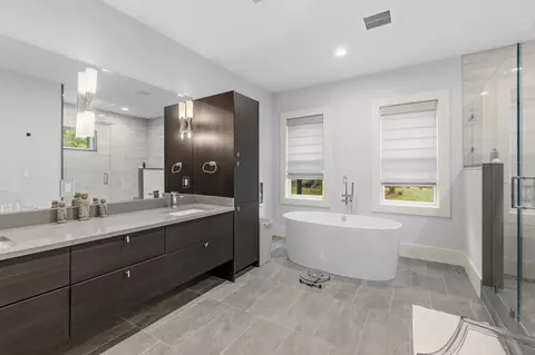 Bath - 80 Locust Ln, Needham, MA 02492 photo 3 of 5