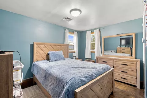 Bedroom - 29 Reservoir St, Fall River, MA 02723 photo 2 of 3
