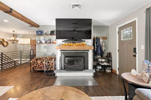 Entry Way - 29 Reservoir St, Fall River, MA 02723 photo 1 of 4