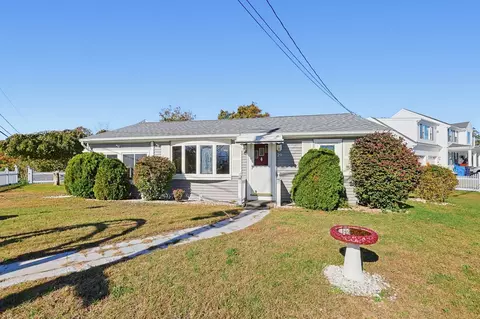 29 Janet St, Plymouth, MA 02360