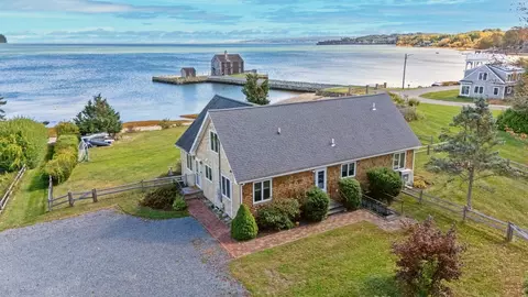 7 Pebble Ln, Kingston, MA 02364