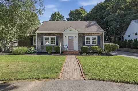 8 Elmwood Cir, Peabody, MA 01960