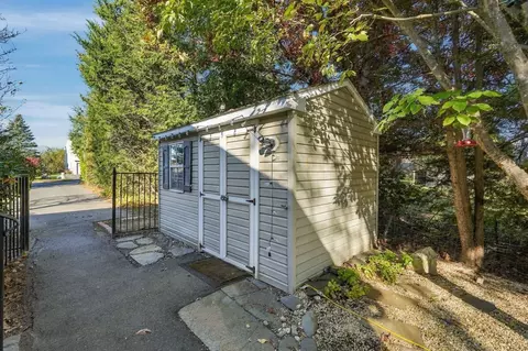 Exterior - 5 Maxine Cir, Easthampton, MA 01027 photo 11 of 14