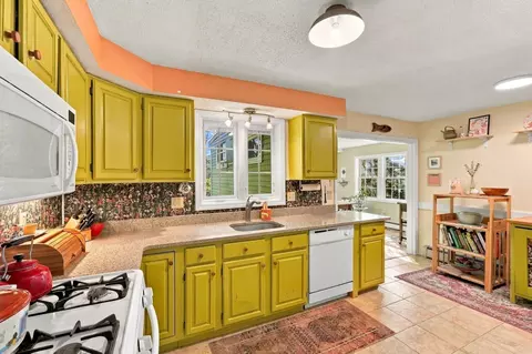 Kitchen - 5 Maxine Cir, Easthampton, MA 01027 photo 1 of 4