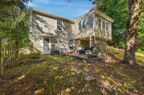 Exterior - 5 Maxine Cir, Easthampton, MA 01027 photo 4 of 14