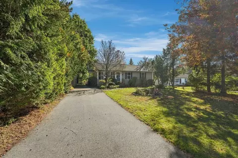 Exterior - 5 Maxine Cir, Easthampton, MA 01027 photo 13 of 14