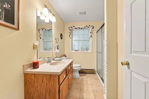 Bath - 5 Maxine Cir, Easthampton, MA 01027 photo 1 of 2