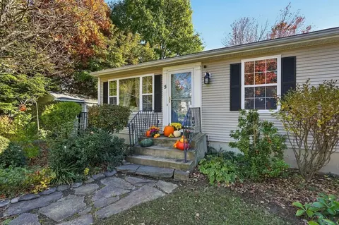 Exterior - 5 Maxine Cir, Easthampton, MA 01027 photo 2 of 14