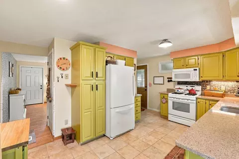 Kitchen - 5 Maxine Cir, Easthampton, MA 01027 photo 3 of 4