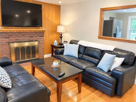 Living - 622 Winter St, Walpole, MA 02081 photo 2 of 3