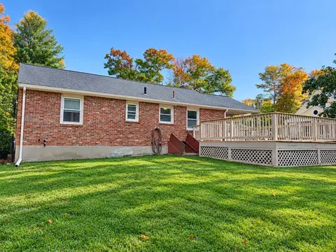 Exterior - 622 Winter St, Walpole, MA 02081 photo 9 of 10