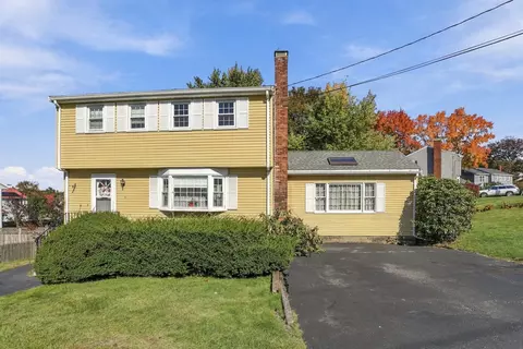 6 Exeter Dr, Woburn, MA 01801