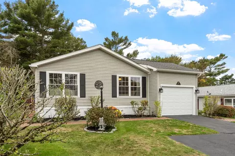 19 Headlands Dr, Plymouth, MA 02360