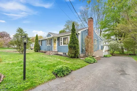 82 Edsel Rd, Littleton, MA 01460