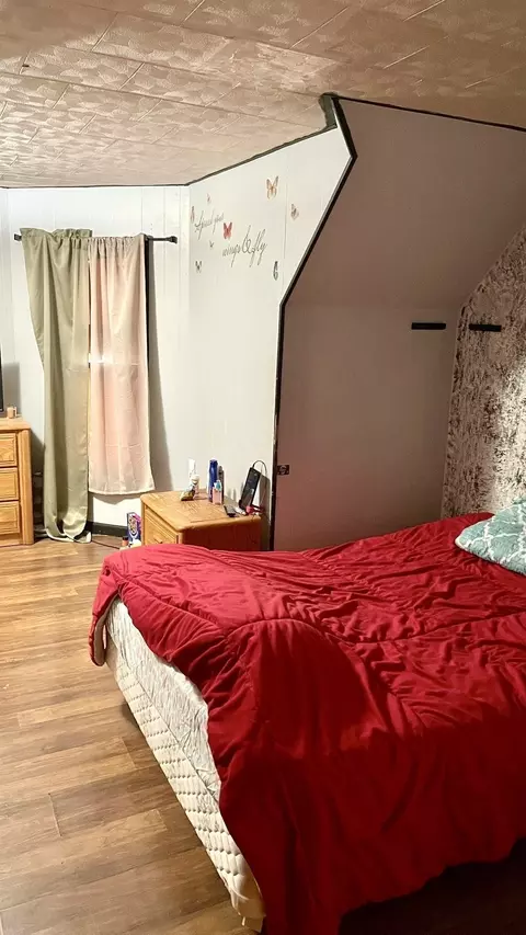 Bedroom - 14 Wall St, Worcester, MA 01604 photo 8 of 8
