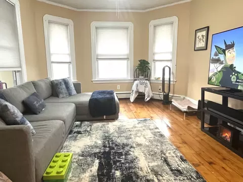 Living - 14 Wall St, Worcester, MA 01604 photo 1 of 4
