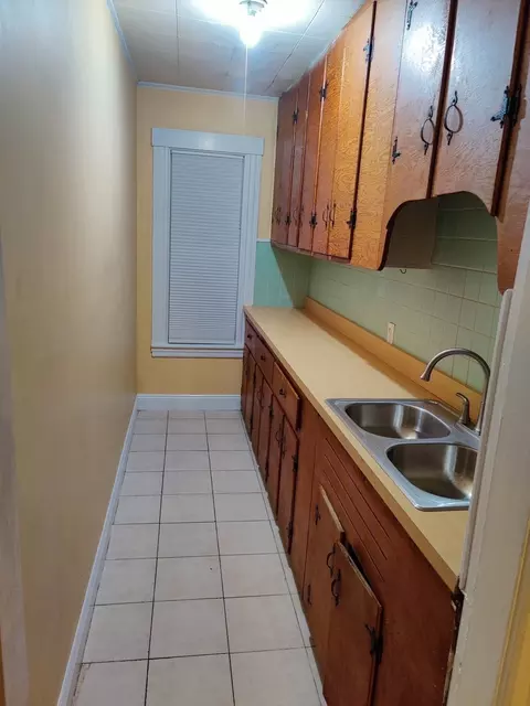 Kitchen - 14 Wall St, Worcester, MA 01604 photo 4 of 5