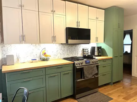 Kitchen - 14 Wall St, Worcester, MA 01604 photo 3 of 5