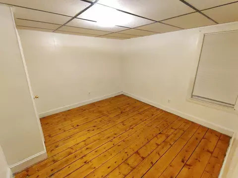 Bedroom - 14 Wall St, Worcester, MA 01604 photo 4 of 8