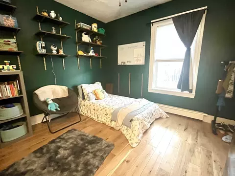 Bedroom - 14 Wall St, Worcester, MA 01604 photo 3 of 8