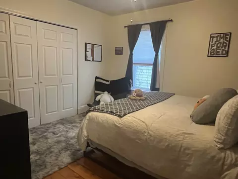 Bedroom - 14 Wall St, Worcester, MA 01604 photo 1 of 8