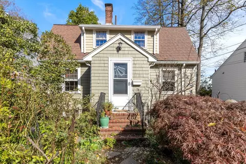 19 Deforest St, Hyde Park, MA 02136