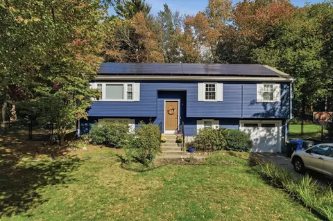 105 Dodd Dr, Holliston, MA 01746