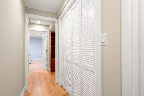 Entry Way - 116 Pleasant St #B, Brookline, MA 02446 photo 2 of 2
