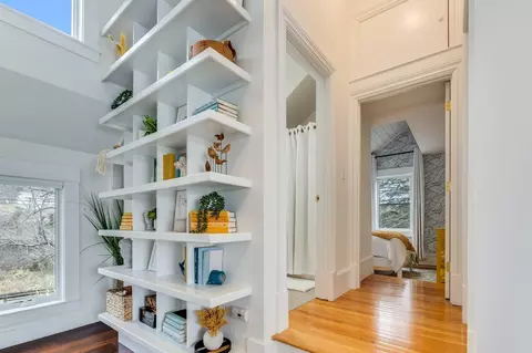 Entry Way - 698 Washington St, Gloucester, MA 01930 photo 4 of 4