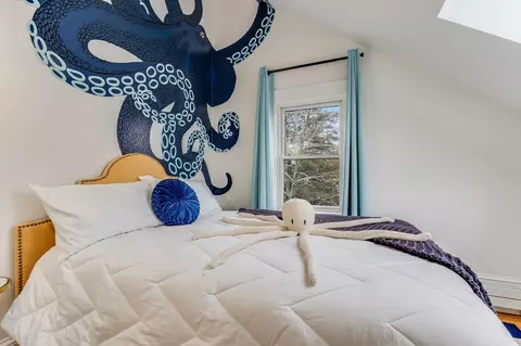 Bedroom - 698 Washington St, Gloucester, MA 01930 photo 2 of 4