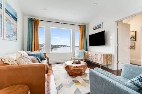 Living - 698 Washington St, Gloucester, MA 01930 photo 6 of 9
