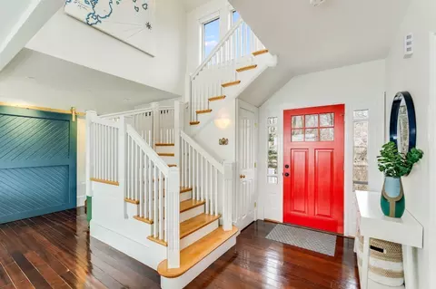 Entry Way - 698 Washington St, Gloucester, MA 01930 photo 1 of 4