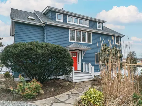 Exterior - 698 Washington St, Gloucester, MA 01930 photo 5 of 5
