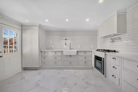 70 Brush Hill Rd #70, Milton, MA 02186