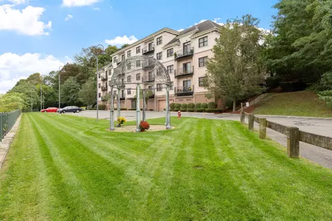 558 E Merrimack St #34, Lowell, MA 01852