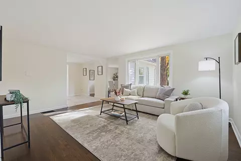 Living - 19 Brookhaven Rd, Worcester, MA 01606 photo 1 of 3