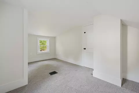 Bedroom - 19 Brookhaven Rd, Worcester, MA 01606 photo 11 of 12