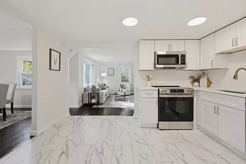 Entry Way - 19 Brookhaven Rd, Worcester, MA 01606 photo 1 of 1