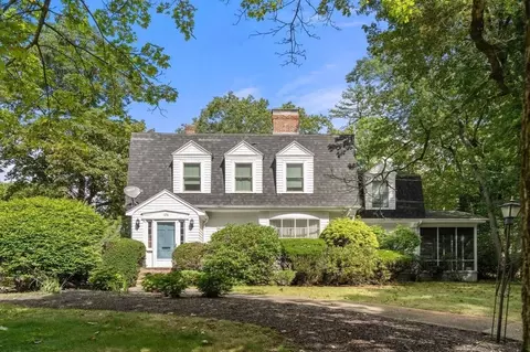 126 Moffat Rd, Waban, MA 02468